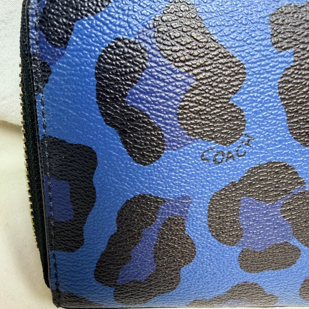 Coach Blue and Black Animal Leopard Print Wallet - Picture 4 of 11